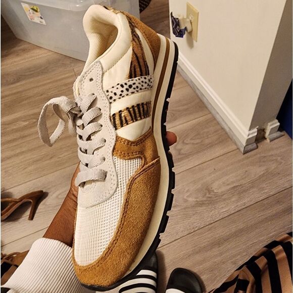 Gold  - Picture 5 of 12